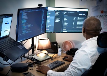 Stop de Strafbaarstelling, aflevering: 'Van asielzoekers tot vakspecialisten'