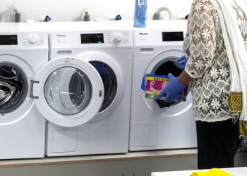 Stop de Strafbaarstelling, aflevering: 'Een glimlach, een rollator en een strafblad?'