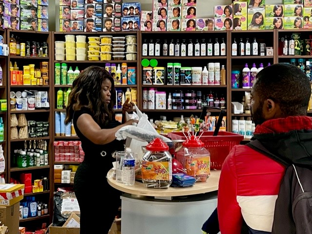 Africarib winkel interieur - mrt 2022.jpg